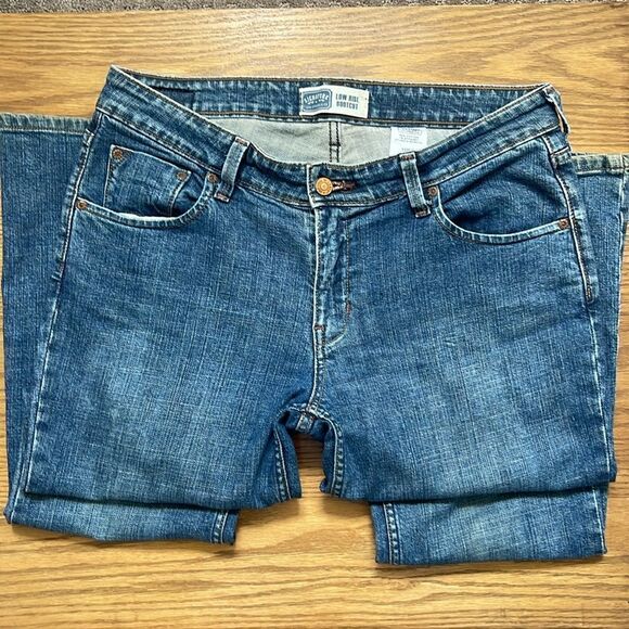 Levi’s signature low rise boot cut cotton jeans.  Size misses 10 medium. - Picture 2 of 7